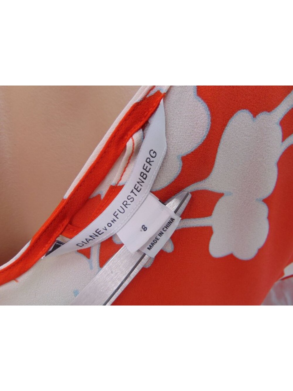 Diane Von Furstenberg DVF Maja Two Dress 8 Coral Red Halo Buds Silk Snap V Back - Picture 9 of 15